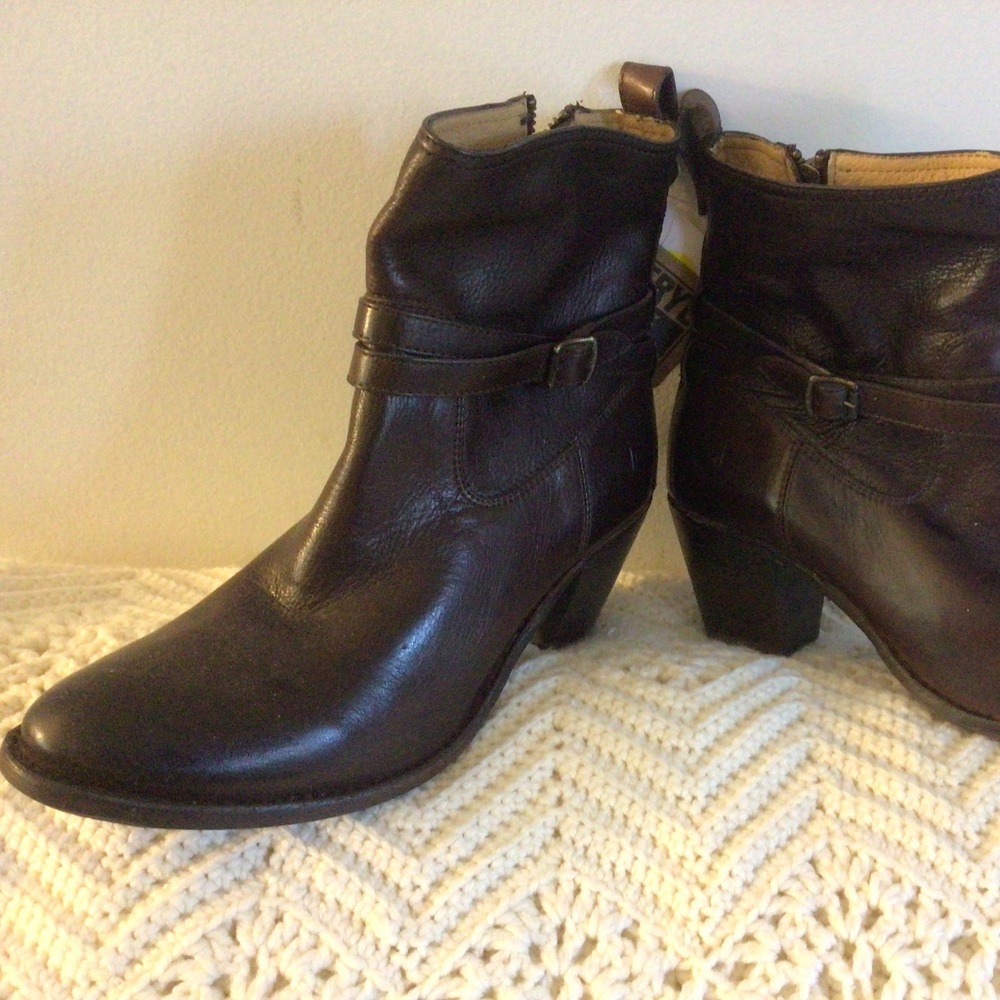 NWT FRYE Jackie Rivet Short 3476291 Women Size 8.5B BRWN Leather Ankle Boots